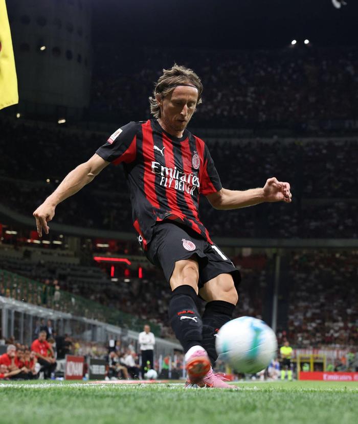 开云体育中国-巴萨绝杀AC米兰，莫德里奇补时绝平法甲